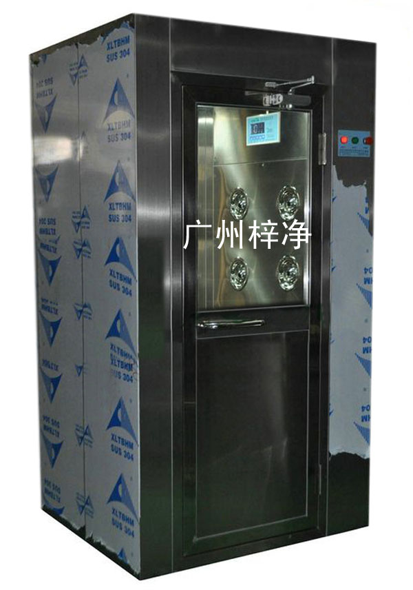 “梓凈“雙人風淋室是一種通用性較強的局部凈化設備,安裝于潔凈室與非潔凈室之間。 “梓凈“雙人風淋室是一種通用性較強的局部凈化設備,安裝于潔凈室與非潔凈室之間。