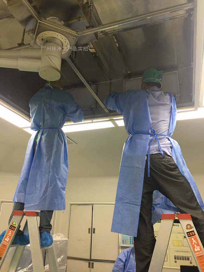 潔凈層流手術室百級送風天花安裝現(xiàn)場 潔凈層流手術室百級送風天花安裝現(xiàn)場