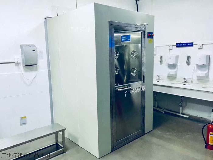 風淋室&風淋通道是人進入潔凈室所必需的通道 風淋室&風淋通道是人進入潔凈室所必需的通道