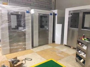 風淋室是操作人員進入潔凈室時使用的人身凈化裝置。